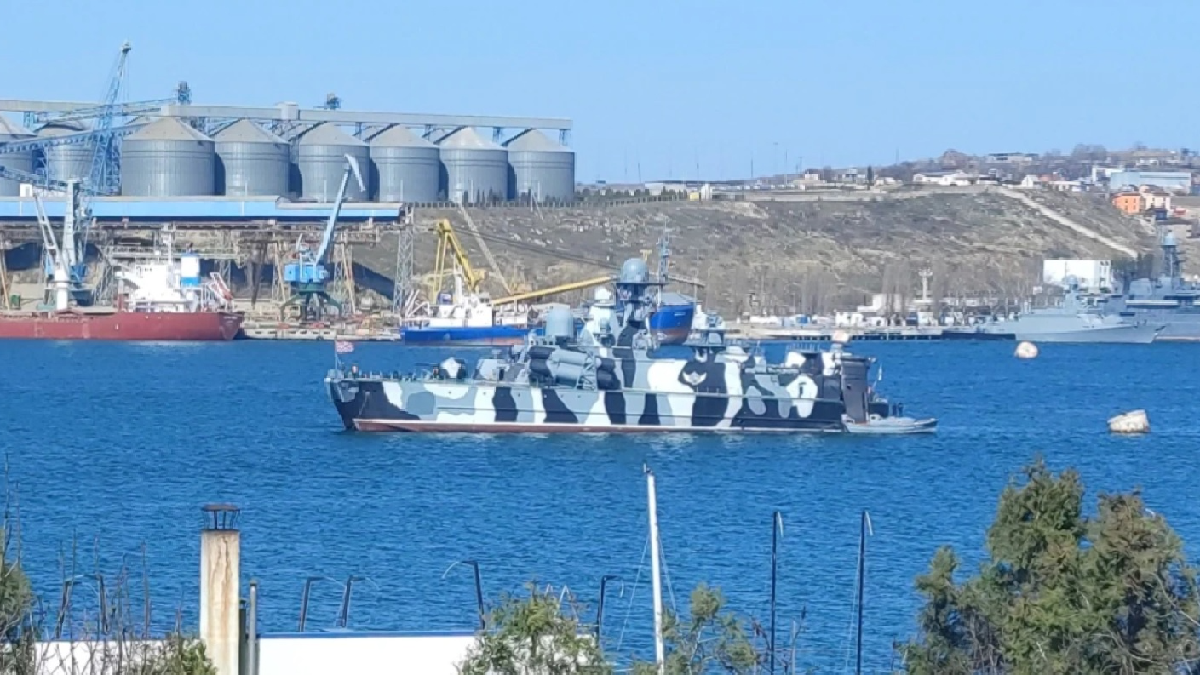 В районі окупованого Севастополя перебувають 39 бойових кораблів і катерів – розвідка